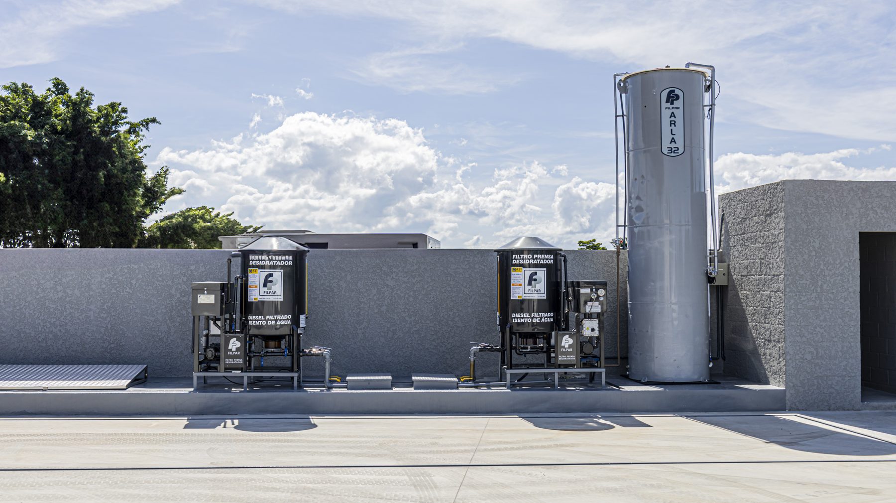 Filtros de diesel e tanque de Arla 32 do Posto Quinta do Sol BR